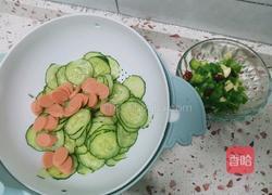 清炒黄瓜火腿肠的做法图解1