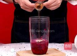 自制饮品｜火龙果养乐多的做法图解3