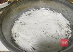 煎蛋萝卜汤的做法图解1