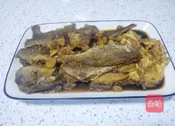 Braised small yellow croaker recipe illustration 9
