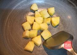 黑椒澳洲牛肉粒炒菠萝的做法图解3