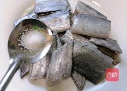 椒盐带鱼的做法图解1