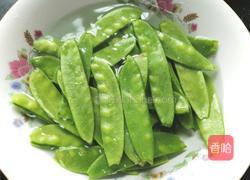 荷兰豆炒虾仁的做法图解2