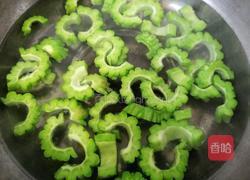 苦瓜炒虾仁的做法图解4