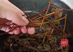 手工熬制仙草的做法图解2