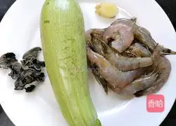 Illustration of how to make fried zucchini and shrimp 1