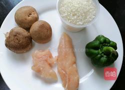 香菇滑鸡煲仔饭的做法图解1