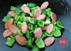 青椒炒香肠的做法图解7