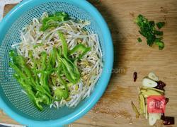 清炒豆芽的做法图解1
