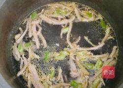 裙带菜肉丝汤的做法图解2