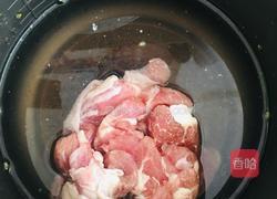 圆葱炒羊肉的做法图解1