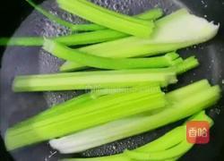 土豆丝炝芹菜的做法图解3