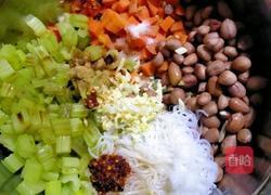 凉拌芹菜花生米胡萝卜的做法图解6