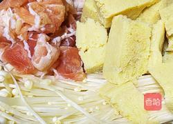 韩式辣白菜肥牛汤锅的做法图解1