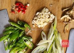 香辣版红烧鱼的做法图解3