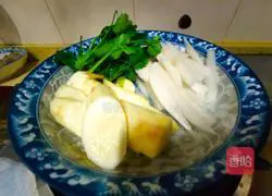 Illustration of how to make crucian carp and egg soup 1