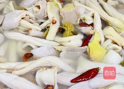 双椒爆炒鸭板肠的做法图解1