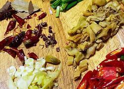 双椒爆炒鸭板肠的做法图解2