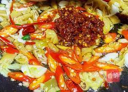 双椒爆炒鸭板肠的做法图解4