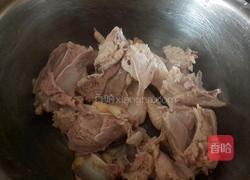 土豆炖鸡肉的做法图解1