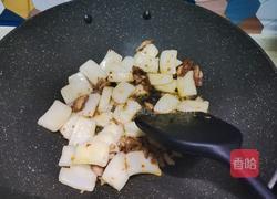 蒜苗灌肠炒年糕的做法图解5