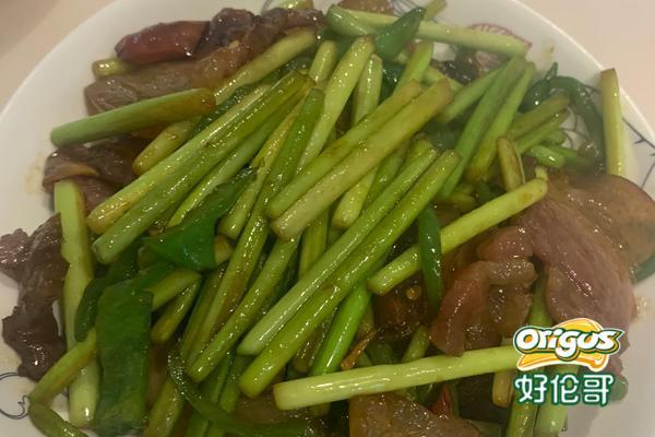 “乱棍打死猪八戒” 蒜薹炒腊肉