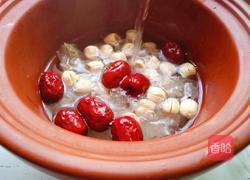 银耳红枣莲子汤的做法图解5