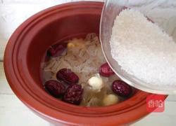 银耳红枣莲子汤的做法图解8
