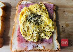 五分钟早餐，培根煎蛋三明治的做法图解5