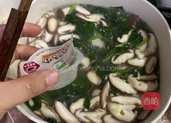 家常暖汤｜菠菜香菇蛋汤的做法图解6