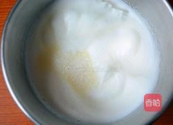 简易版戚风蛋糕的做法图解2