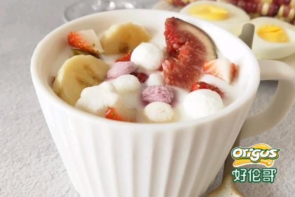 酸奶水果早餐杯