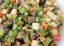 山药香芹牛肉粒的做法图解5