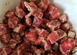 山药香芹牛肉粒的做法图解1