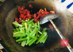 芹菜炒腊肠的做法图解5