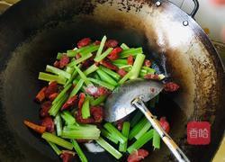 芹菜炒腊肠的做法图解6