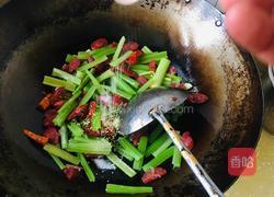 芹菜炒腊肠的做法图解7