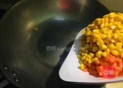 胡萝卜炒甜玉米的做法图解4