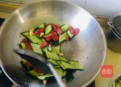 腊肠炒黄瓜的做法图解4