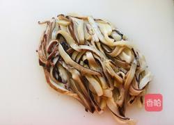 鱿鱼丝炒韭菜的做法图解2