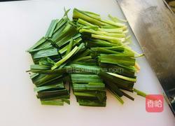 鱿鱼丝炒韭菜的做法图解5
