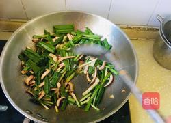 鱿鱼丝炒韭菜的做法图解10