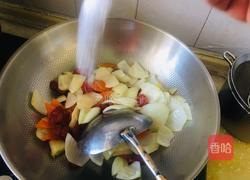 洋葱胡萝卜炒腊肠的做法图解5