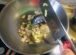 泡菜炒肉烩柳叶面的做法图解6