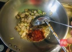 泡菜炒肉烩柳叶面的做法图解7