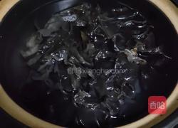 黑木耳鸡蛋汤的做法图解2