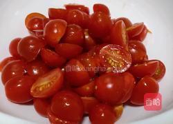 圣女果炒蛋的做法图解1