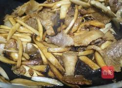 杏鲍菇炒腊肉的做法图解3