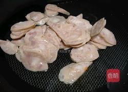 杏鲍菇炒肉肠的做法图解1