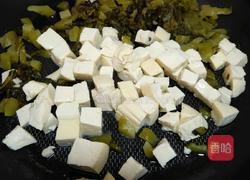 豆腐炒雪菜的做法图解2